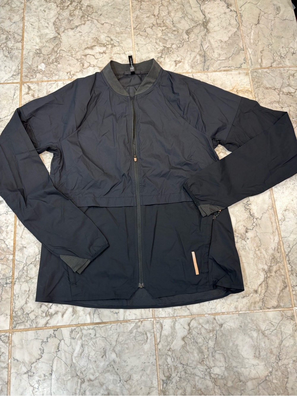 REI  Women’s Windbreaker in Black XSmall